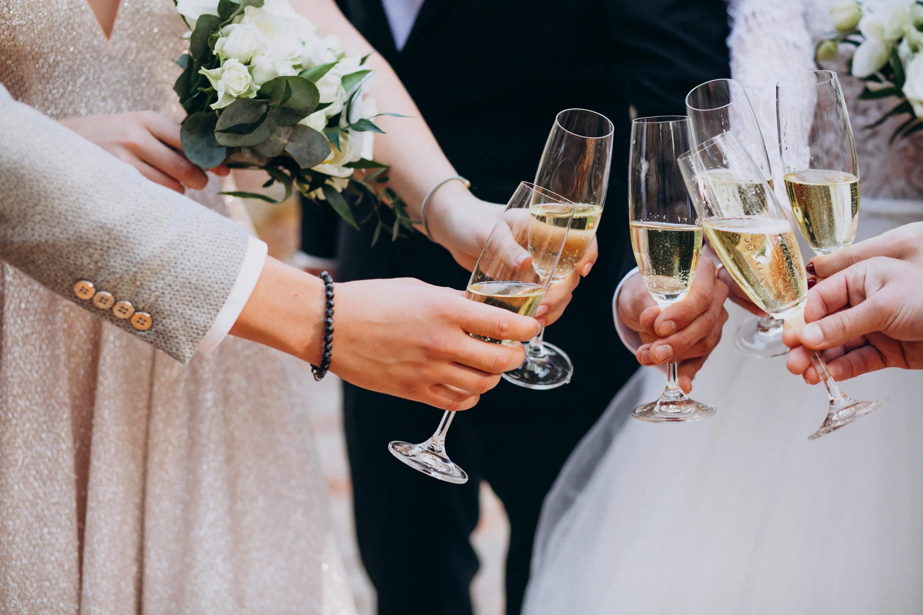 婚禮賓客舉杯慶祝與報到情境